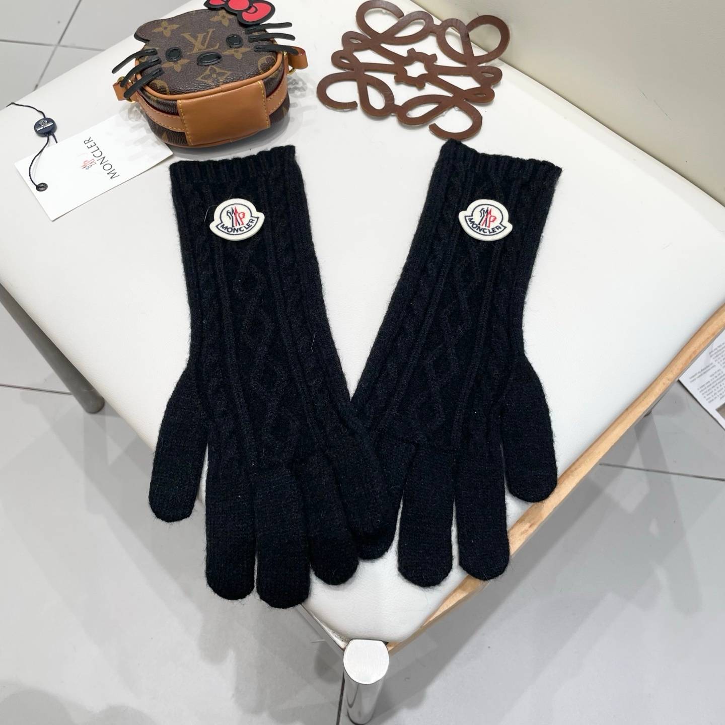 Moncler モンクレール ニット手袋 長手袋 防寒 編み柄 ブラック ピンク ホワイト グレー