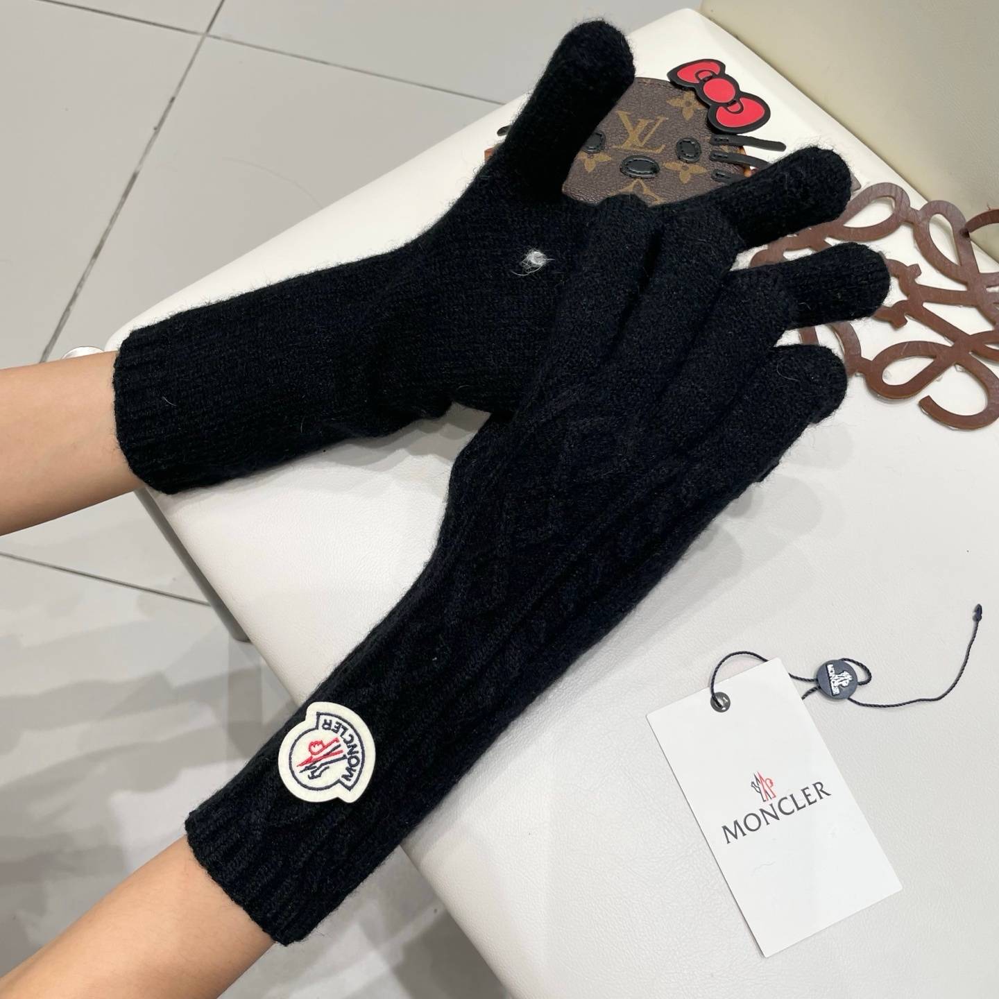 Moncler モンクレール ニット手袋 長手袋 防寒 編み柄 ブラック ピンク ホワイト グレー - 画像 2