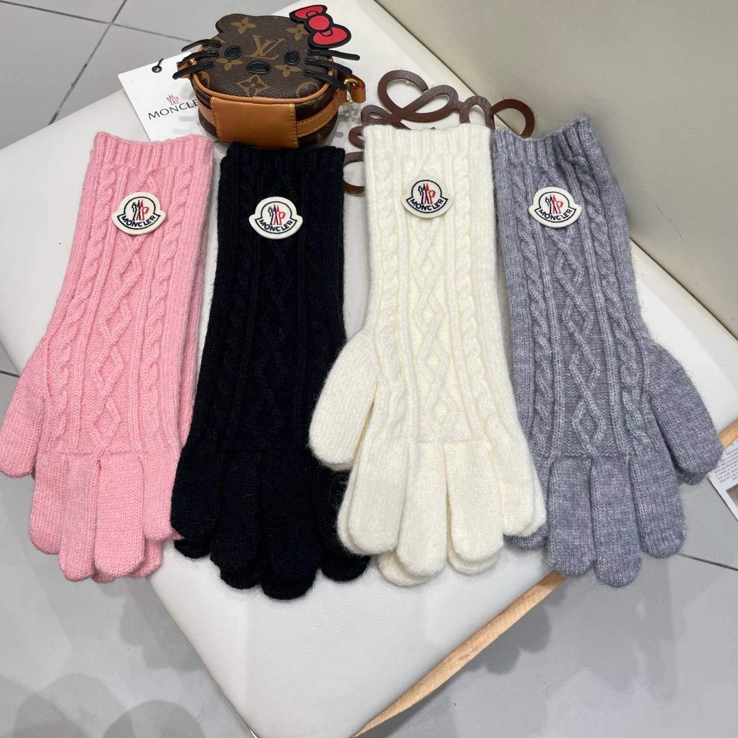 Moncler モンクレール ニット手袋 長手袋 防寒 編み柄 ブラック ピンク ホワイト グレー - 画像 3