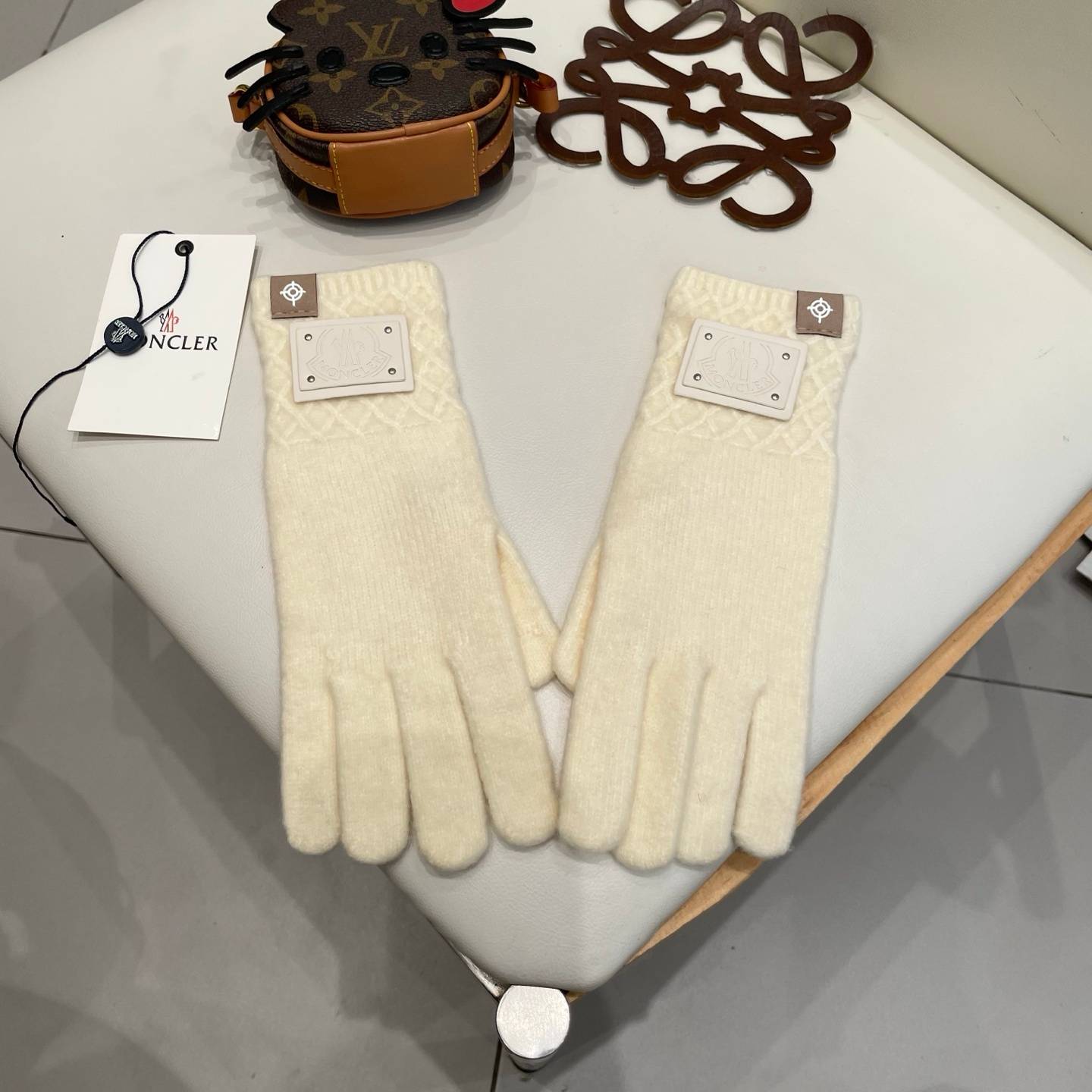 Moncler モンクレール ニット手袋 長手袋 防寒 編み柄 ブラック ピンク ホワイト グレー - 画像 5