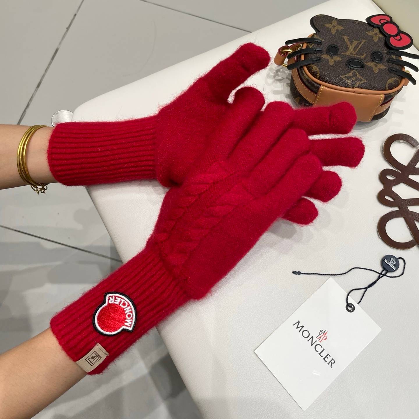 Moncler モンクレール ニット手袋 防寒 保温 レディース ロゴ 長手袋 レッド - 画像 3