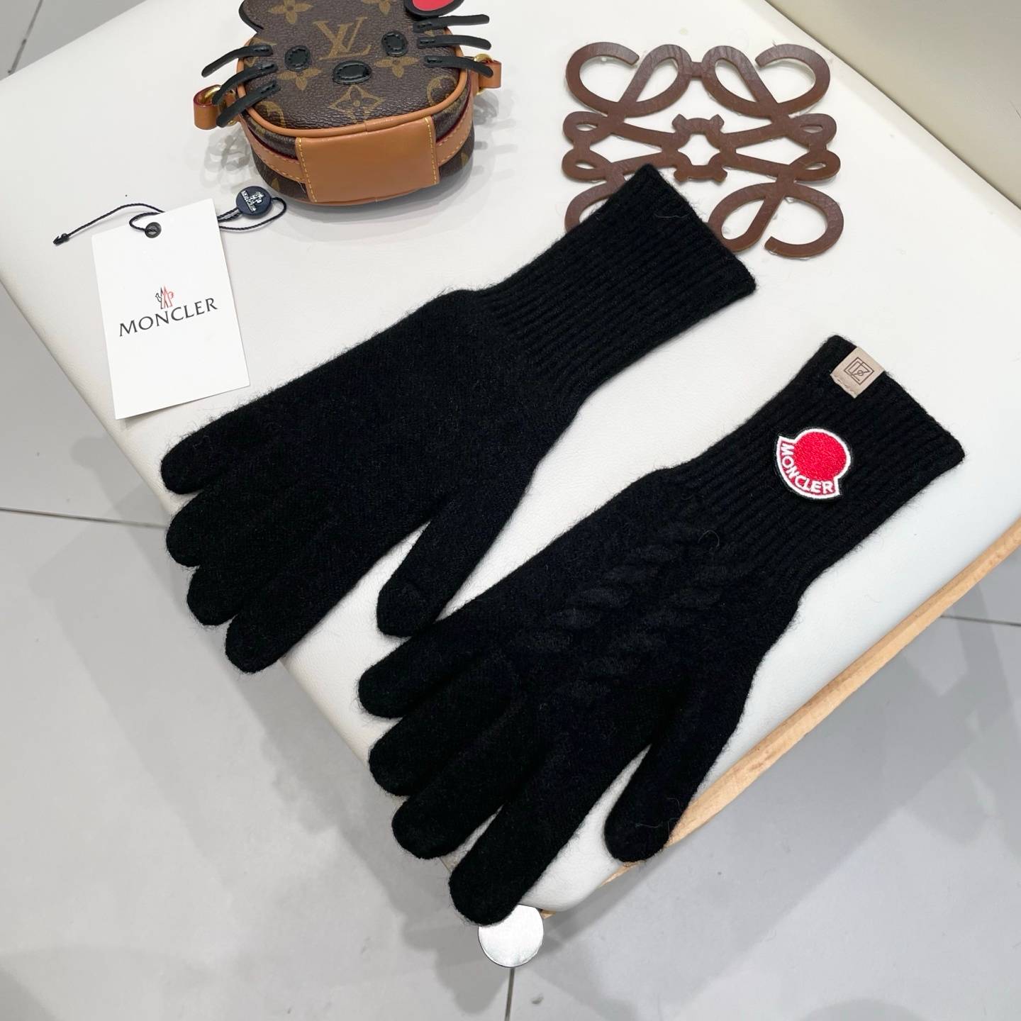 Moncler モンクレール ニット手袋 防寒 保温 レディース ロゴ 長手袋 レッド - 画像 4