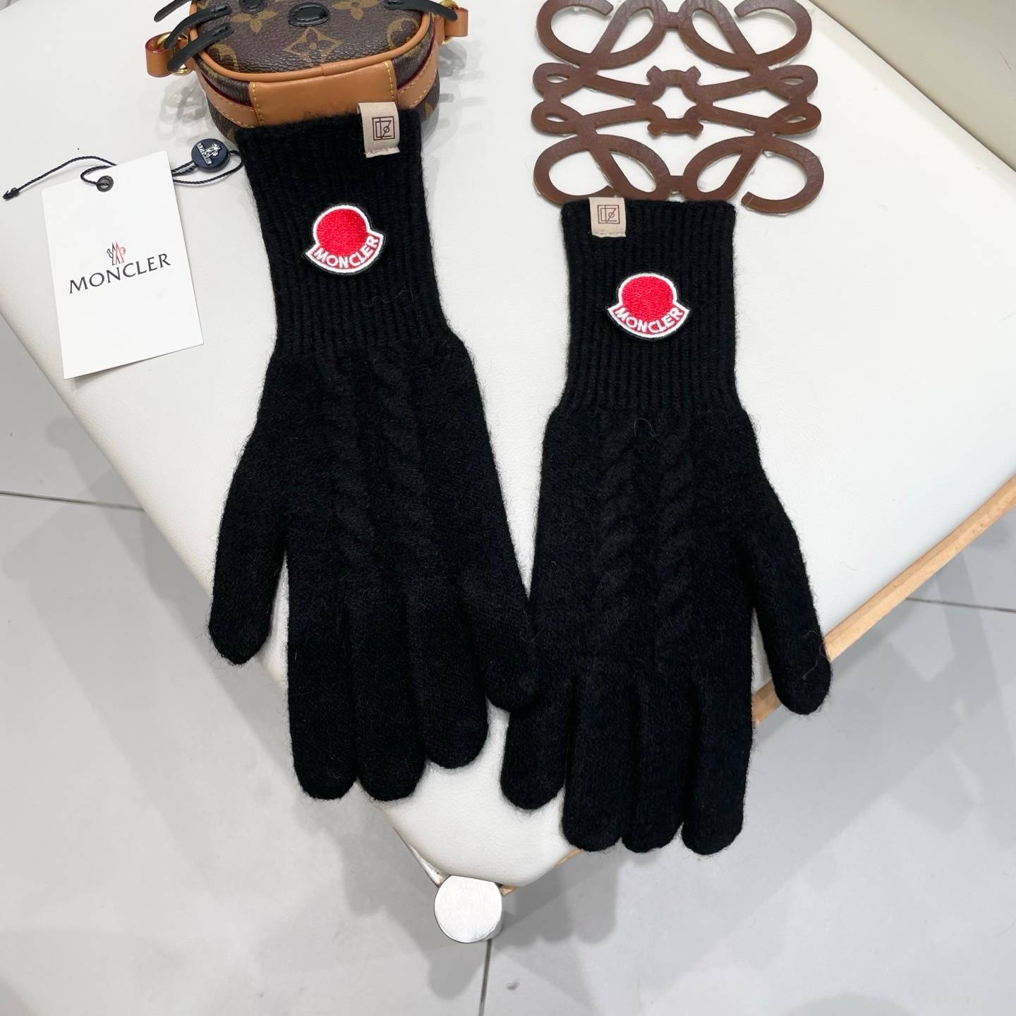 Moncler モンクレール ニット手袋 防寒 保温 レディース ロゴ 長手袋 レッド - 画像 5