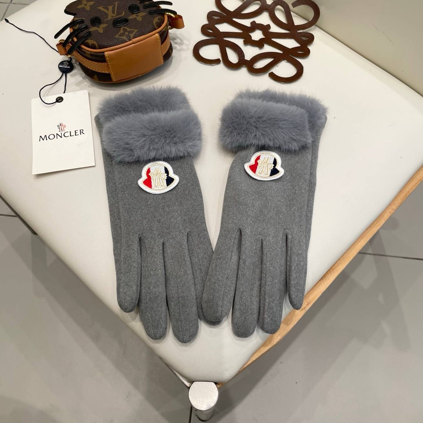 Moncler モンクレール ニット手袋 防寒 保温 レディース ロゴ 長手袋 レッド - 画像 9