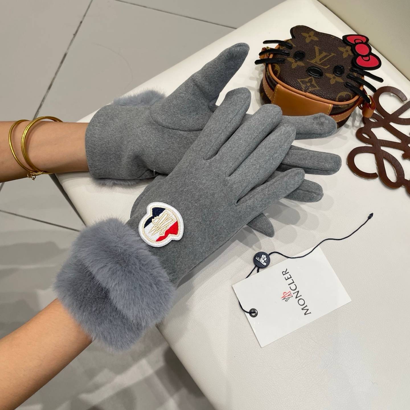 Moncler モンクレール ニット手袋 防寒 保温 レディース ロゴ 長手袋 レッド - 画像 10