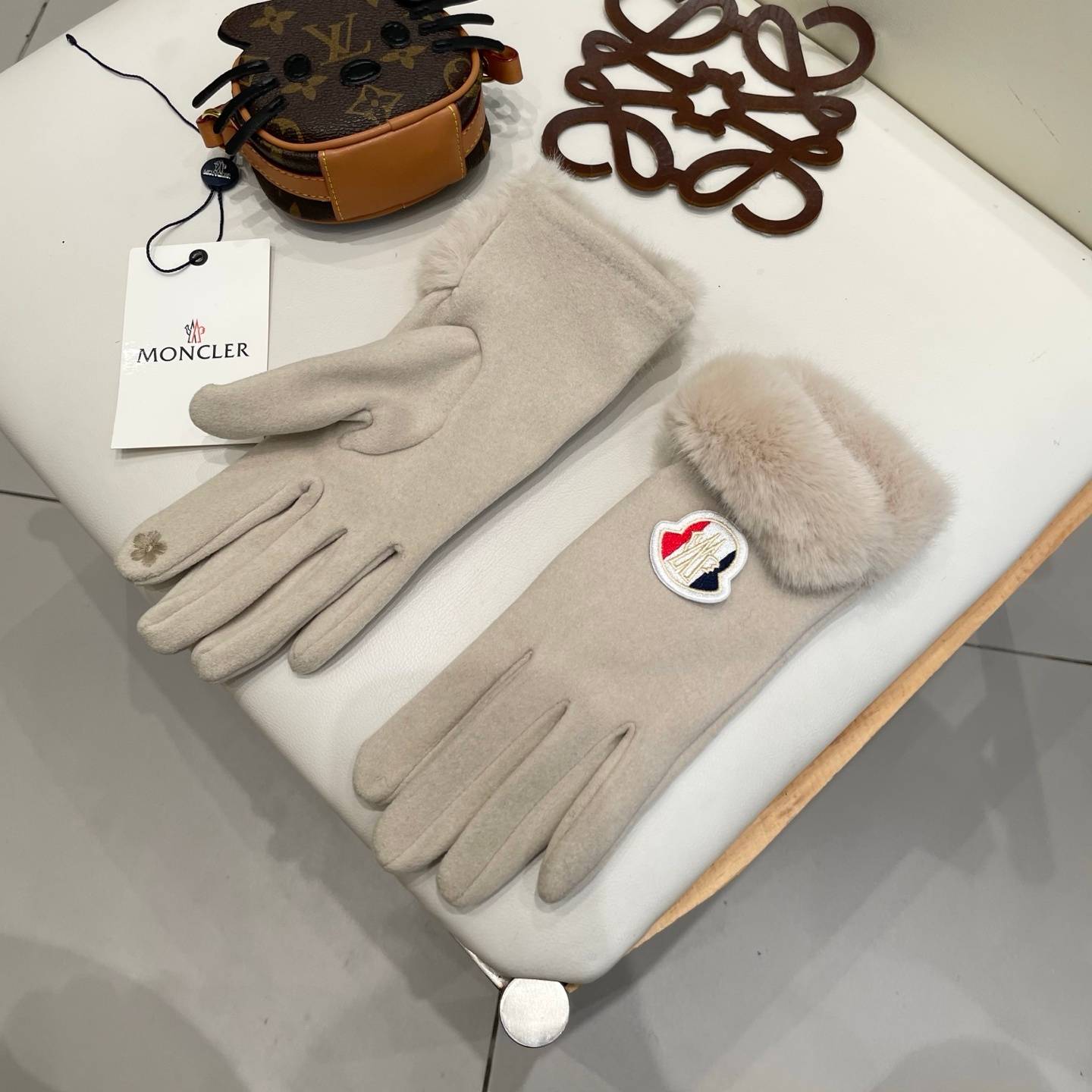 Moncler モンクレール ニット手袋 防寒 保温 レディース ロゴ 長手袋 レッド - 画像 11