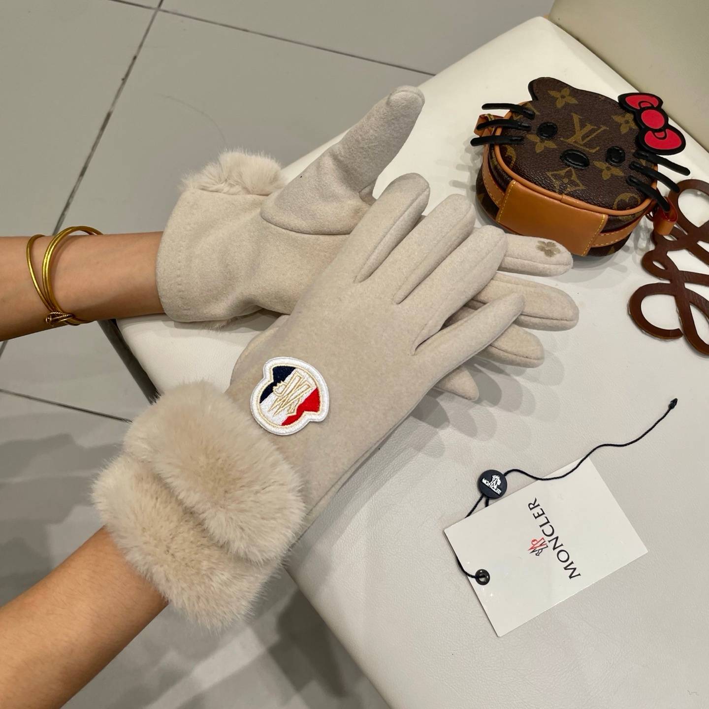 Moncler モンクレール ニット手袋 防寒 保温 レディース ロゴ 長手袋 レッド - 画像 13