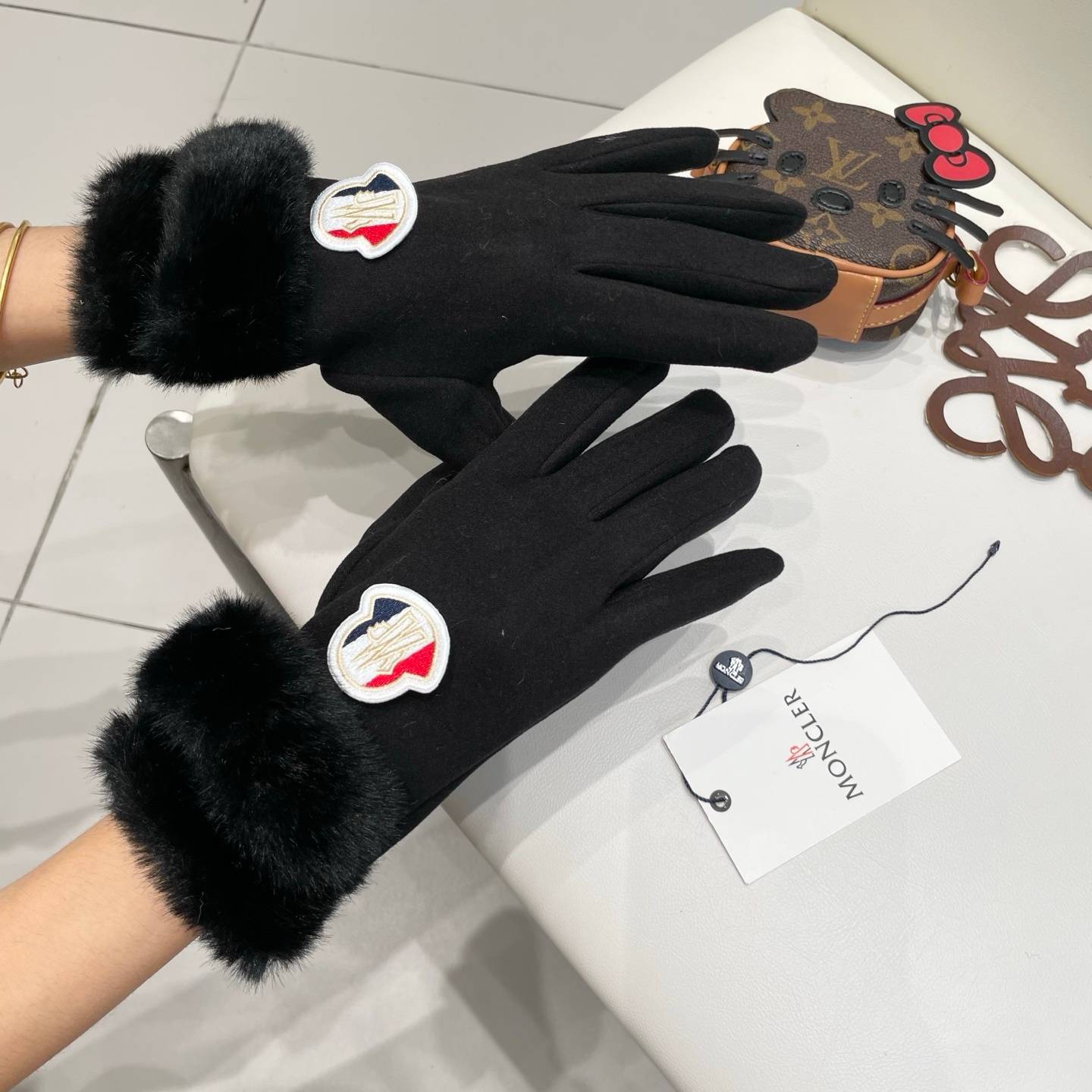 Moncler モンクレール ニット手袋 防寒 保温 レディース ロゴ 長手袋 レッド - 画像 16