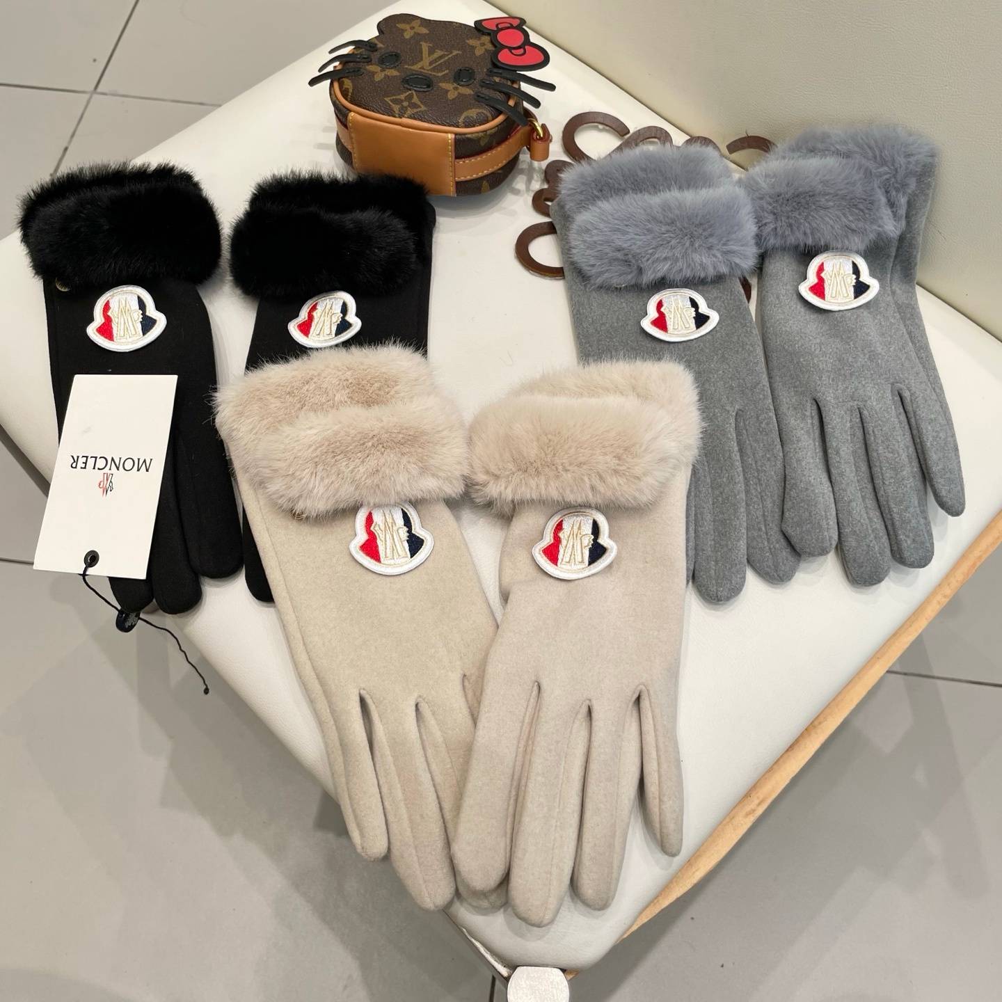 Moncler モンクレール ニット手袋 防寒 保温 レディース ロゴ 長手袋 レッド - 画像 17