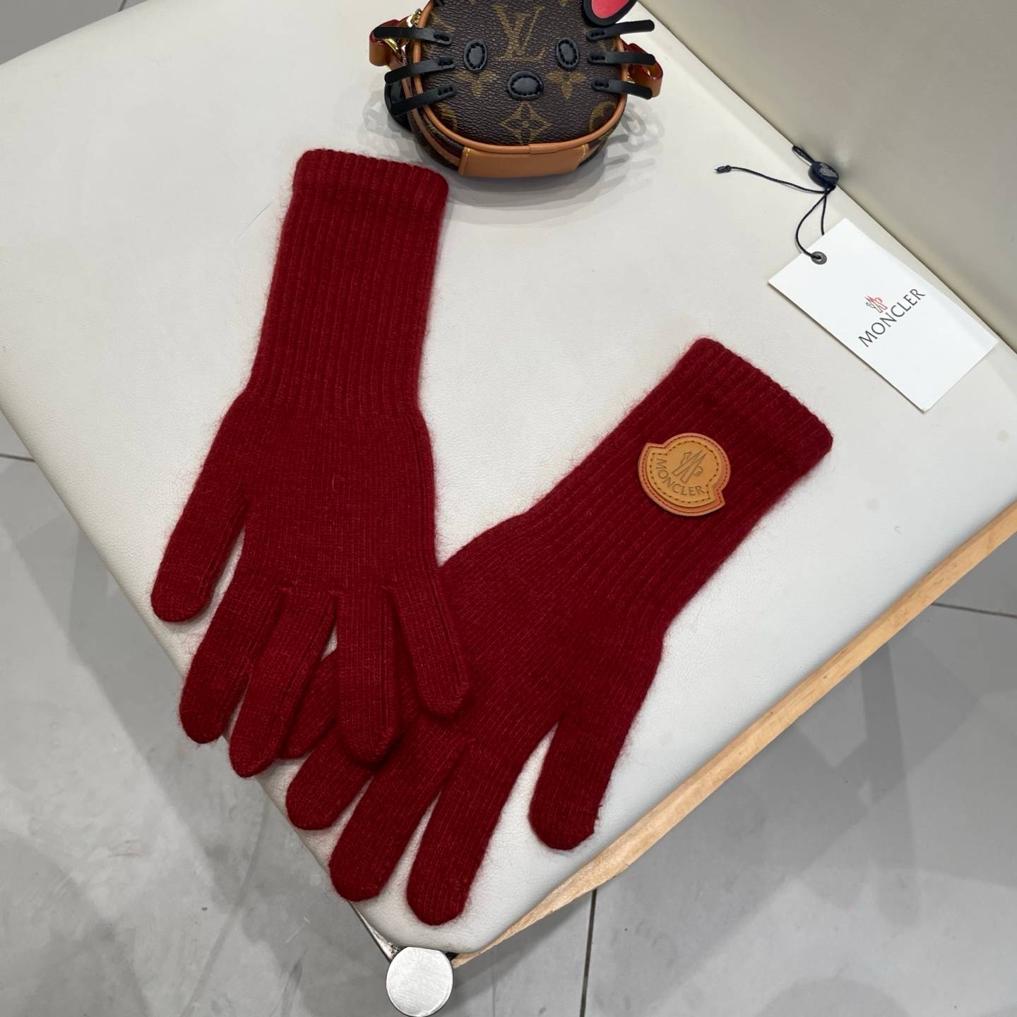 MONCLER モンクレール レディース 手袋 ニット手袋 長袖 ウール 保温 防寒 ロゴ 高級感 ホワイト レッド - 画像 3