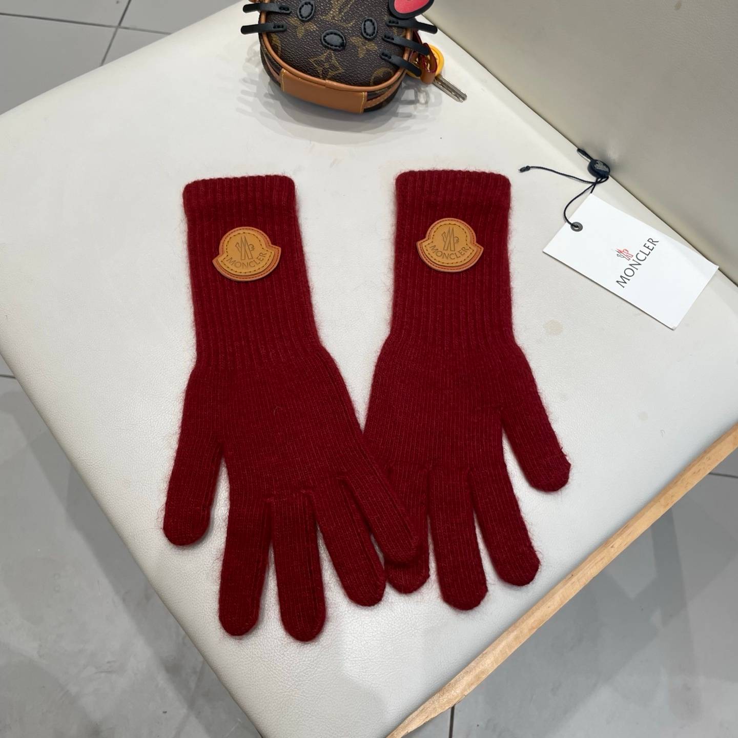 MONCLER モンクレール レディース 手袋 ニット手袋 長袖 ウール 保温 防寒 ロゴ 高級感 ホワイト レッド - 画像 4