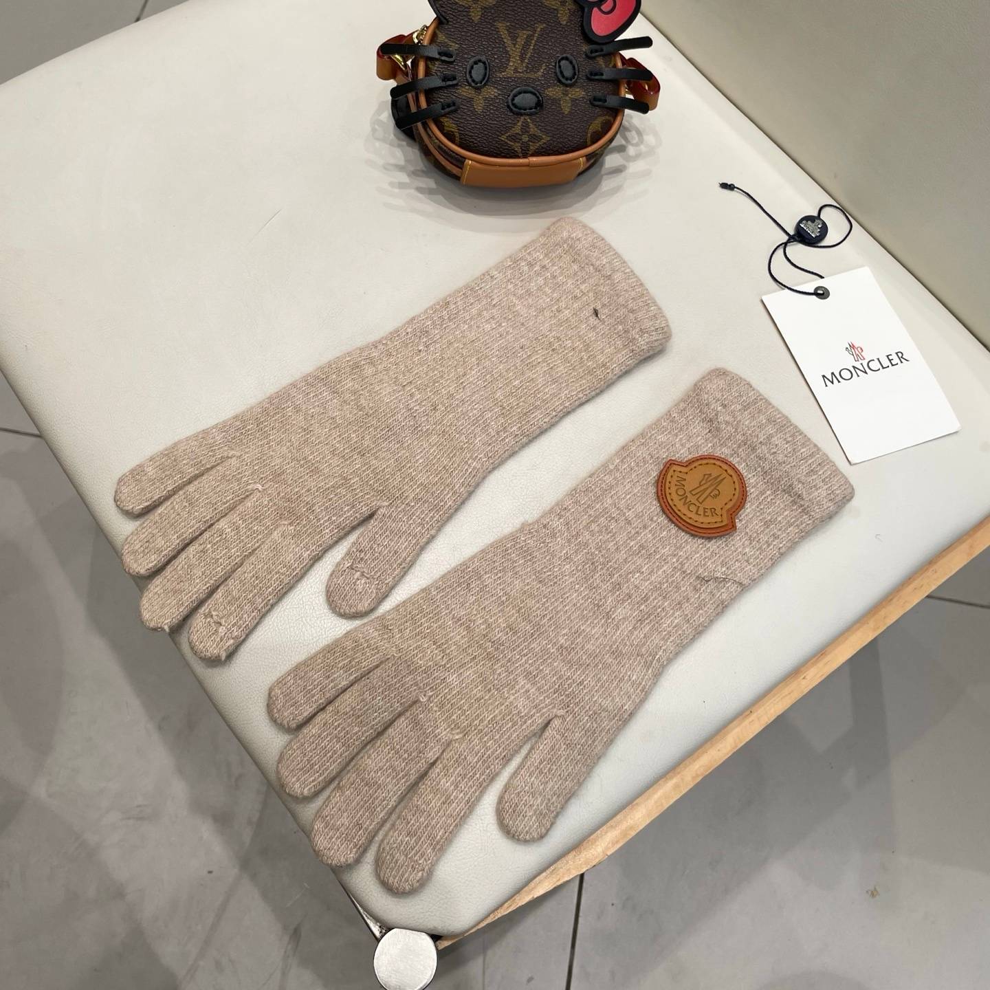 MONCLER モンクレール レディース 手袋 ニット手袋 長袖 ウール 保温 防寒 ロゴ 高級感 ホワイト レッド - 画像 6