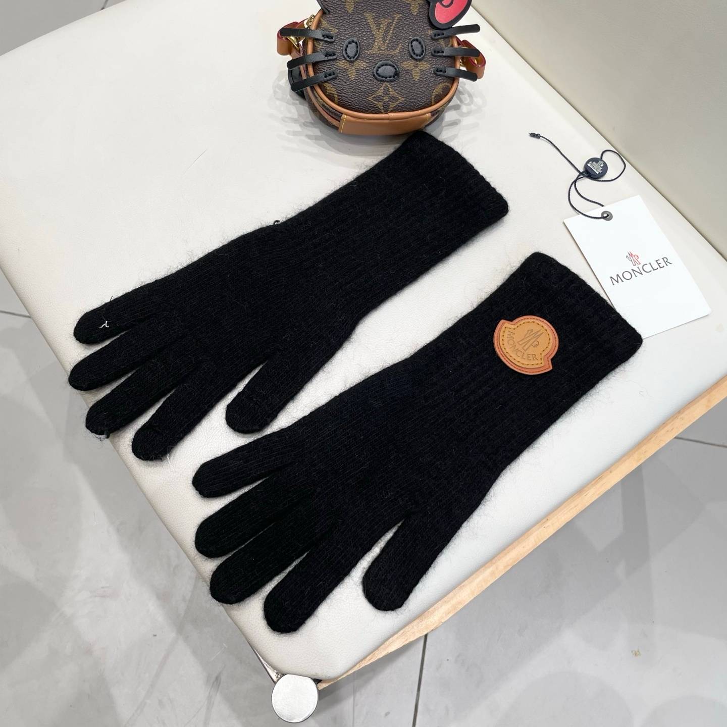 MONCLER モンクレール レディース 手袋 ニット手袋 長袖 ウール 保温 防寒 ロゴ 高級感 ホワイト レッド - 画像 9