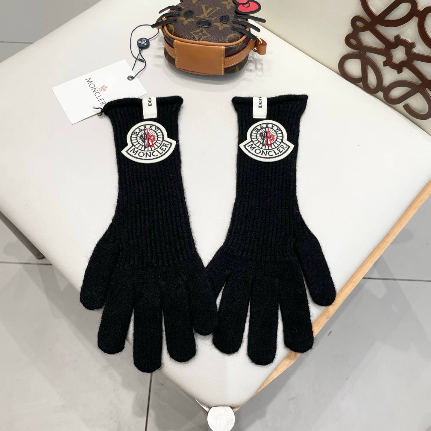 Moncler モンクレール ニット手袋 防寒 長手袋 ロゴ 通勤 おしゃれ レディース 冬用 黒 ベージュ - 画像 3