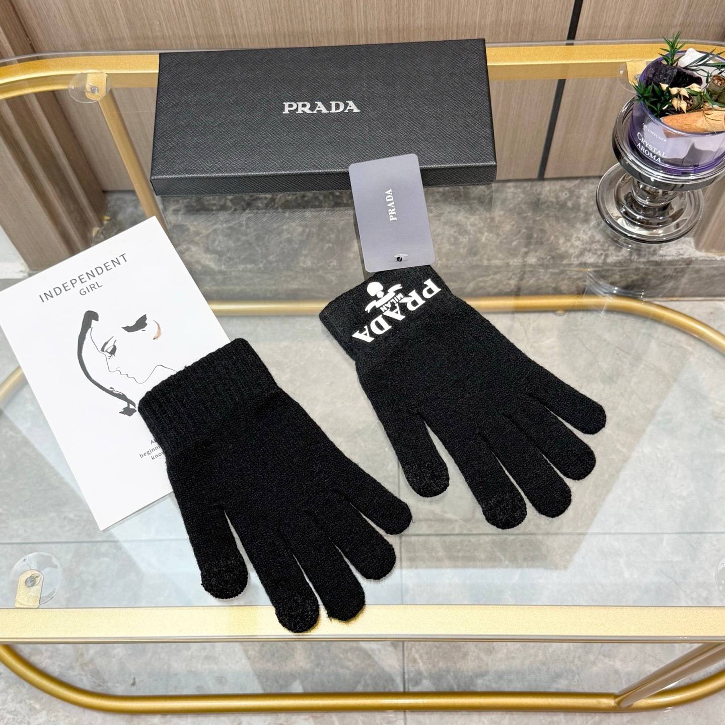 PRADA プラダ 手袋 レディース ニット手袋 秋冬 防寒 ロゴ入り 高級感 全2色 - 画像 3