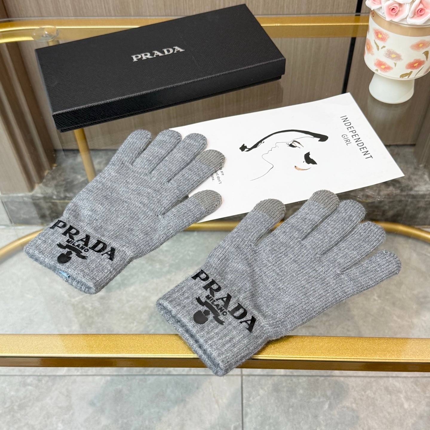 PRADA プラダ 手袋 レディース ニット手袋 秋冬 防寒 ロゴ入り 高級感 全2色 - 画像 6