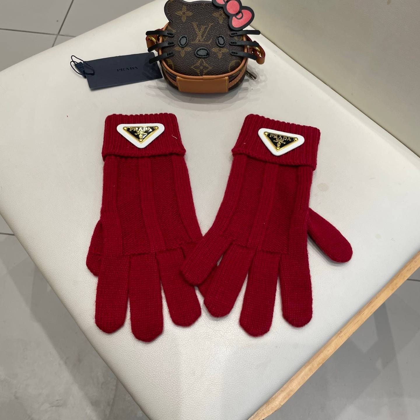PRADA プラダ ニット手袋 グローブ 防寒 通勤 高級感 レッド - 画像 2