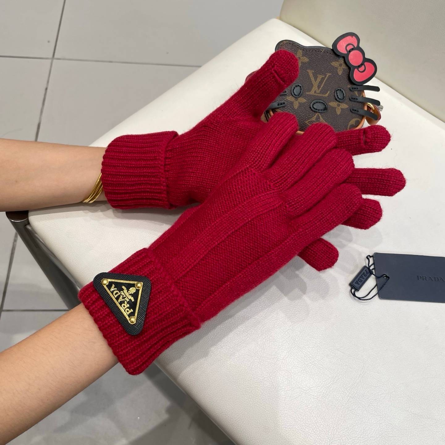 PRADA プラダ ニット手袋 グローブ 防寒 通勤 高級感 レッド - 画像 3
