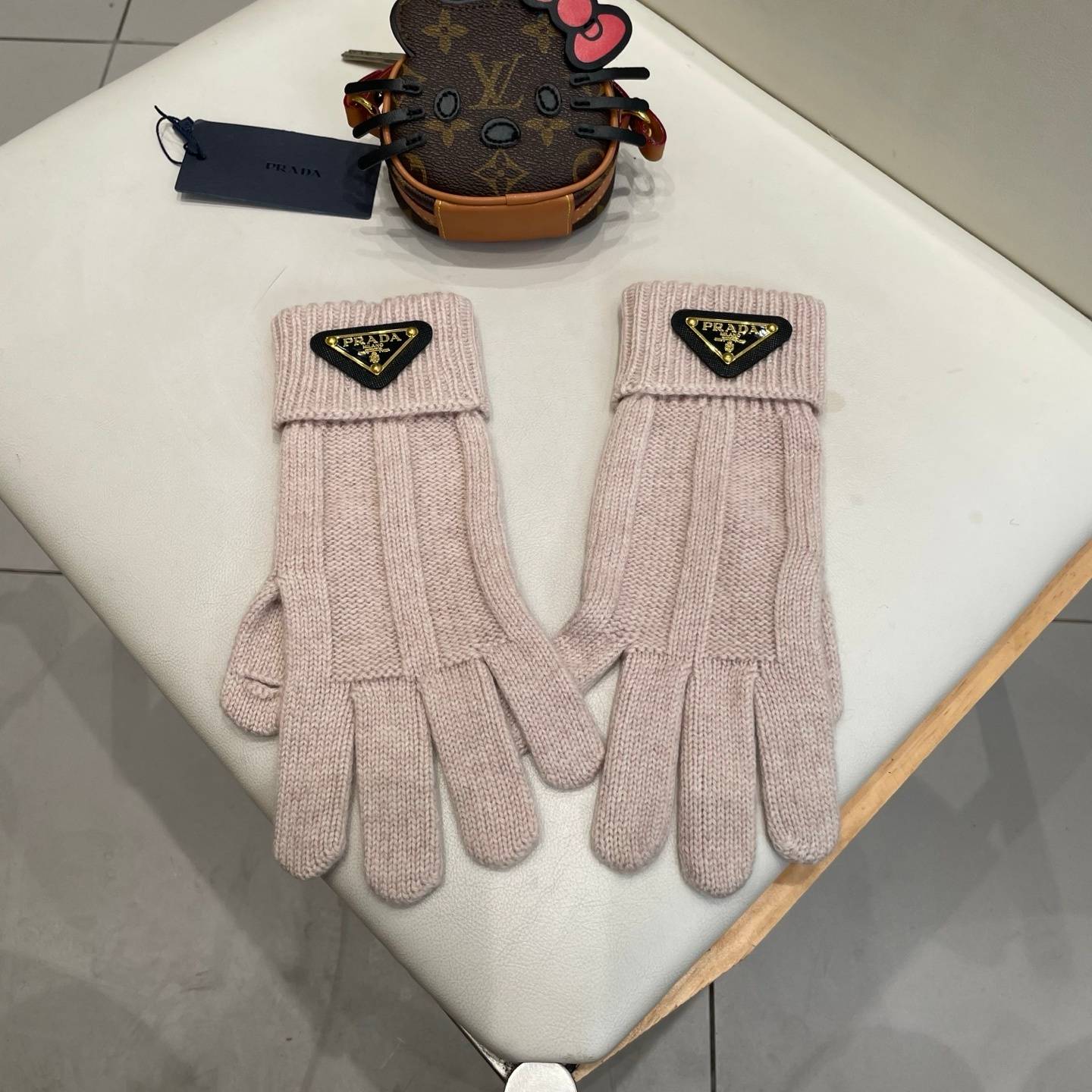 PRADA プラダ ニット手袋 グローブ 防寒 通勤 高級感 レッド - 画像 5