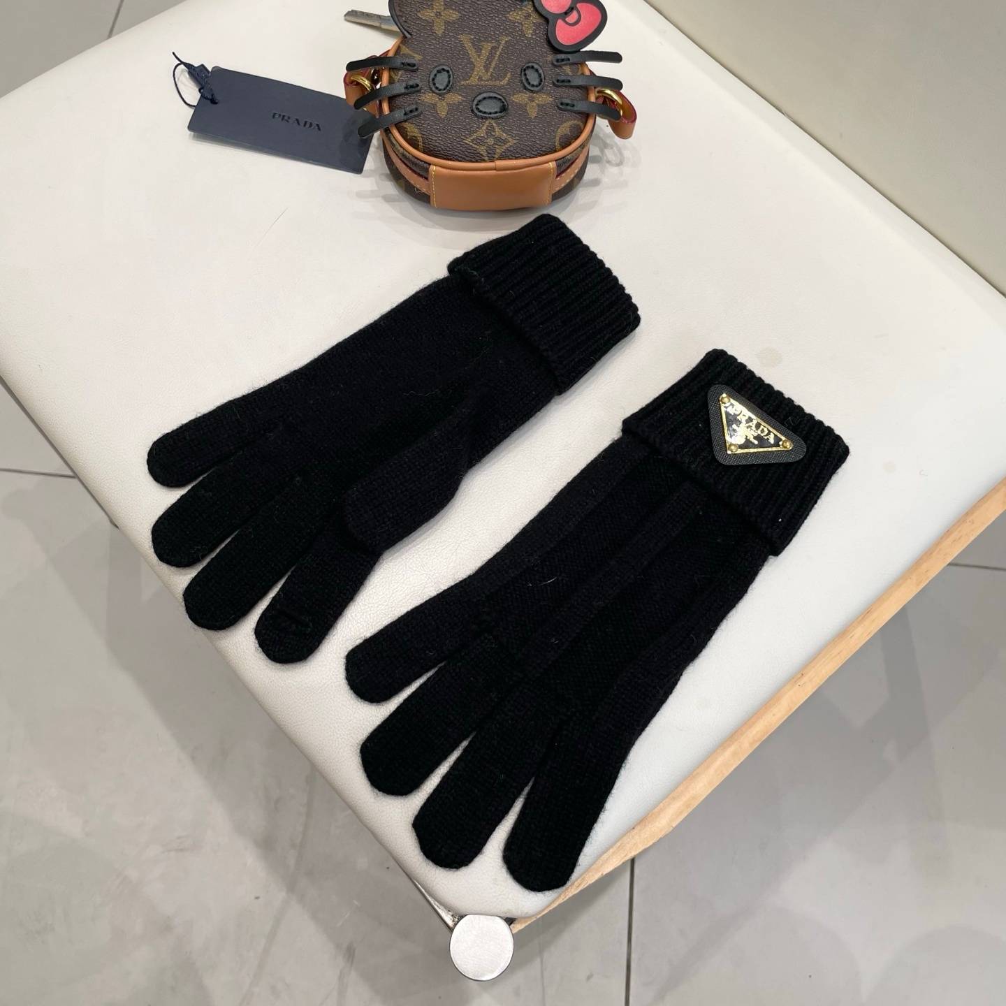 PRADA プラダ ニット手袋 グローブ 防寒 通勤 高級感 レッド - 画像 7