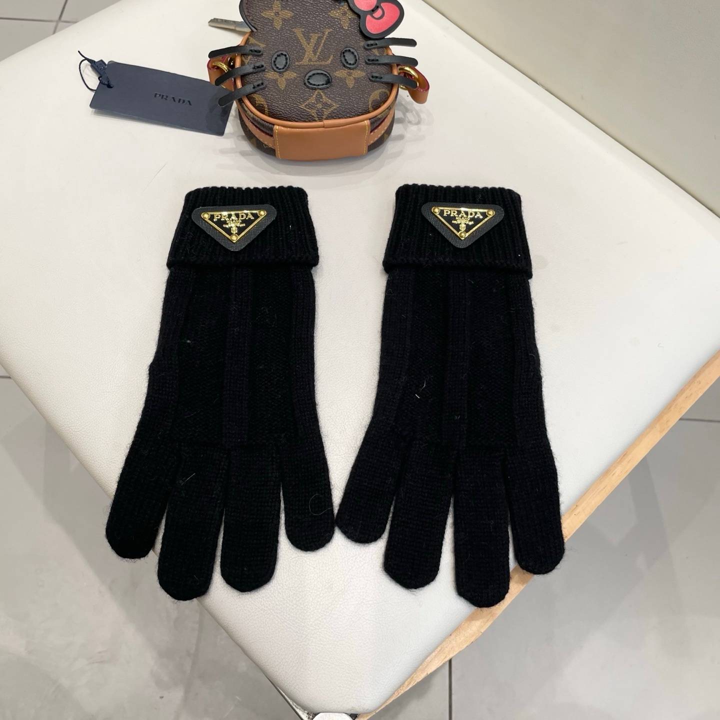 PRADA プラダ ニット手袋 グローブ 防寒 通勤 高級感 レッド - 画像 8