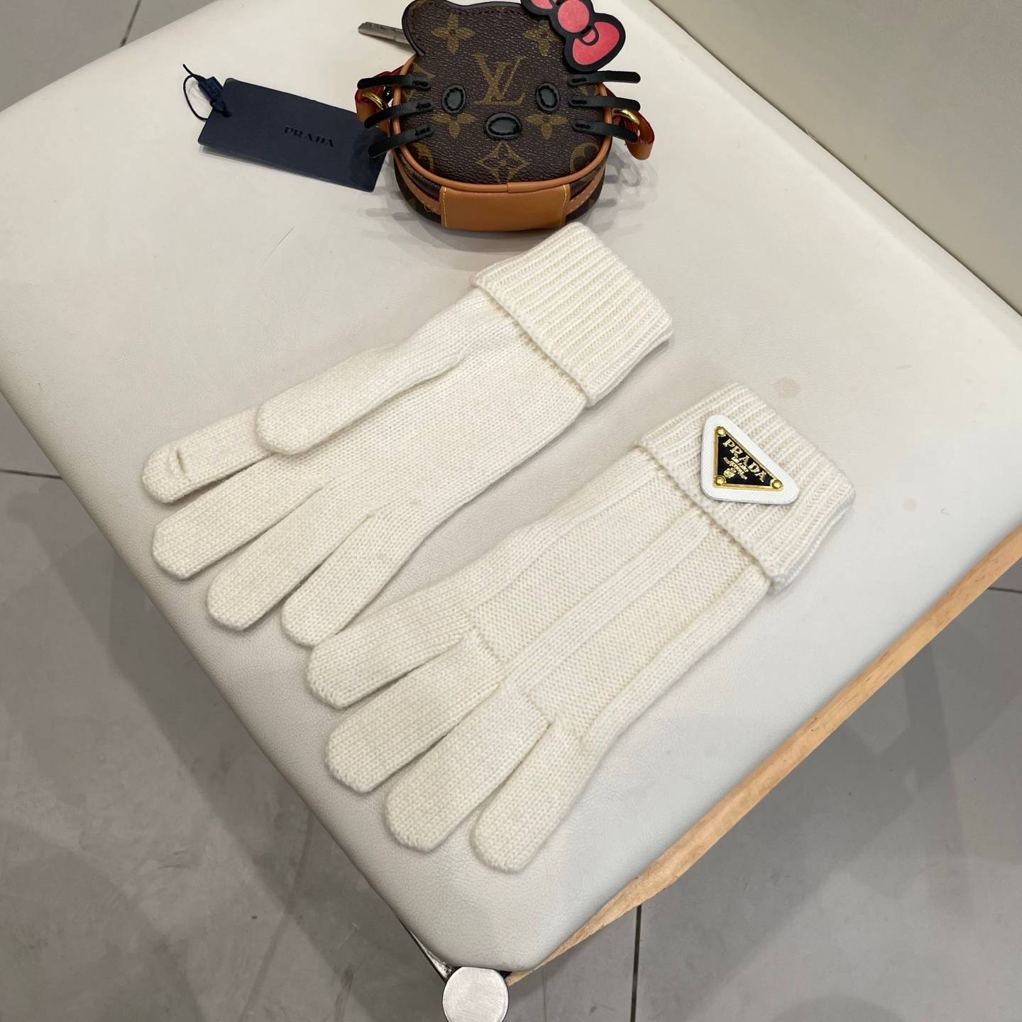 PRADA プラダ ニット手袋 グローブ 防寒 通勤 高級感 レッド - 画像 10