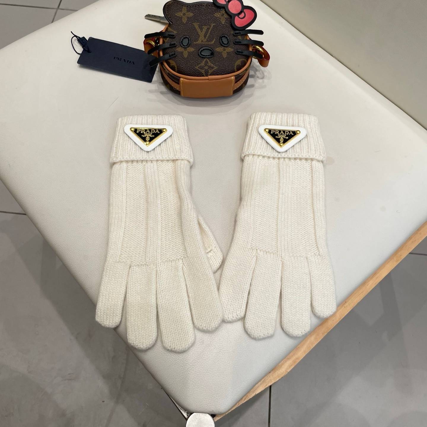 PRADA プラダ ニット手袋 グローブ 防寒 通勤 高級感 レッド - 画像 11