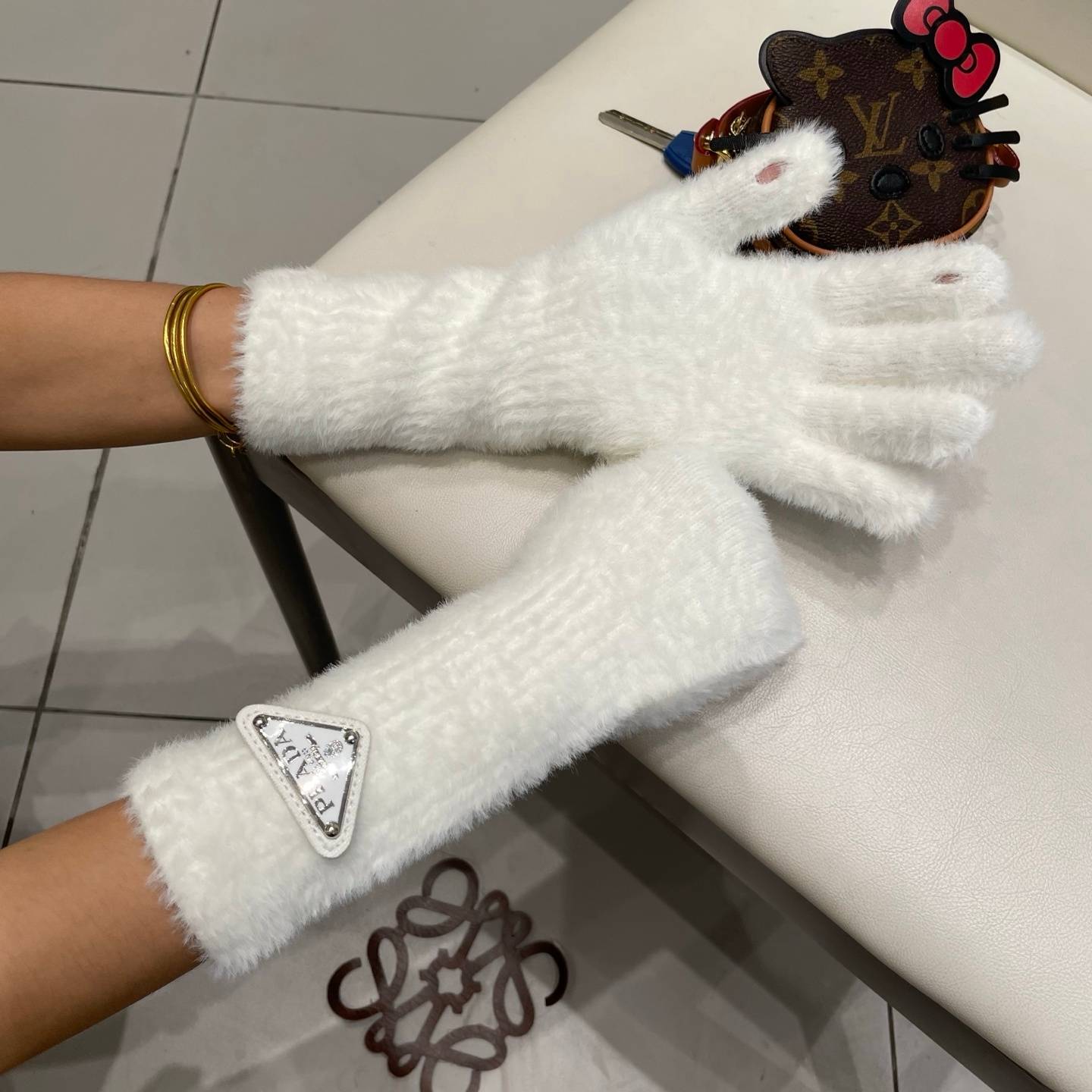 Prada プラダ 長手袋 グローブ 毛素材 ファー風 防寒 保温 おしゃれ 高級感 通勤 贈り物 ブラック - 画像 6