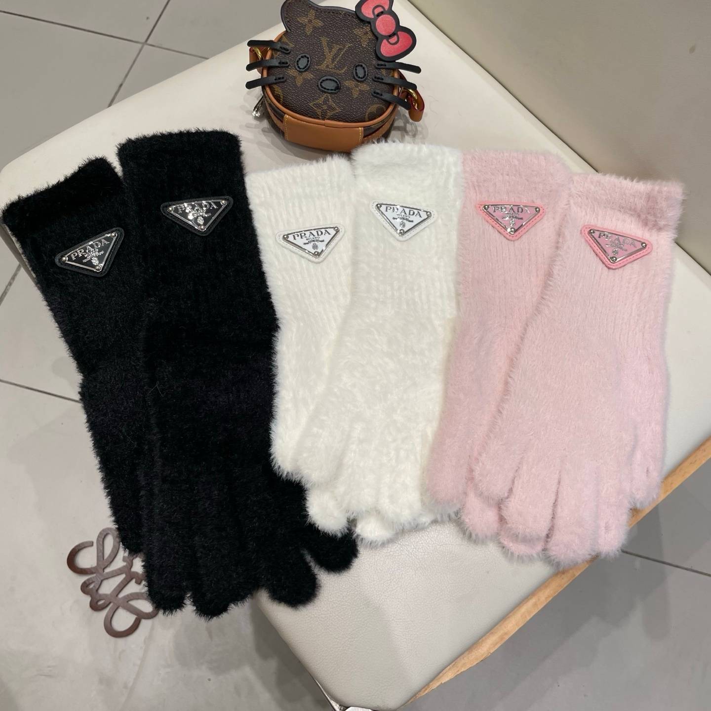 Prada プラダ 長手袋 グローブ 毛素材 ファー風 防寒 保温 おしゃれ 高級感 通勤 贈り物 ブラック - 画像 7