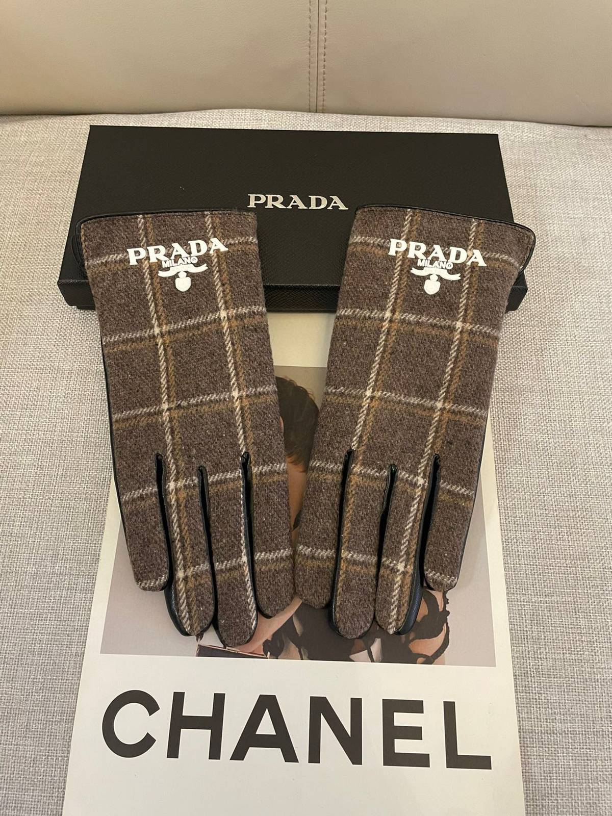 Prada プラダ 長手袋 グローブ 毛素材 ファー風 防寒 保温 おしゃれ 高級感 通勤 贈り物 ブラック - 画像 9
