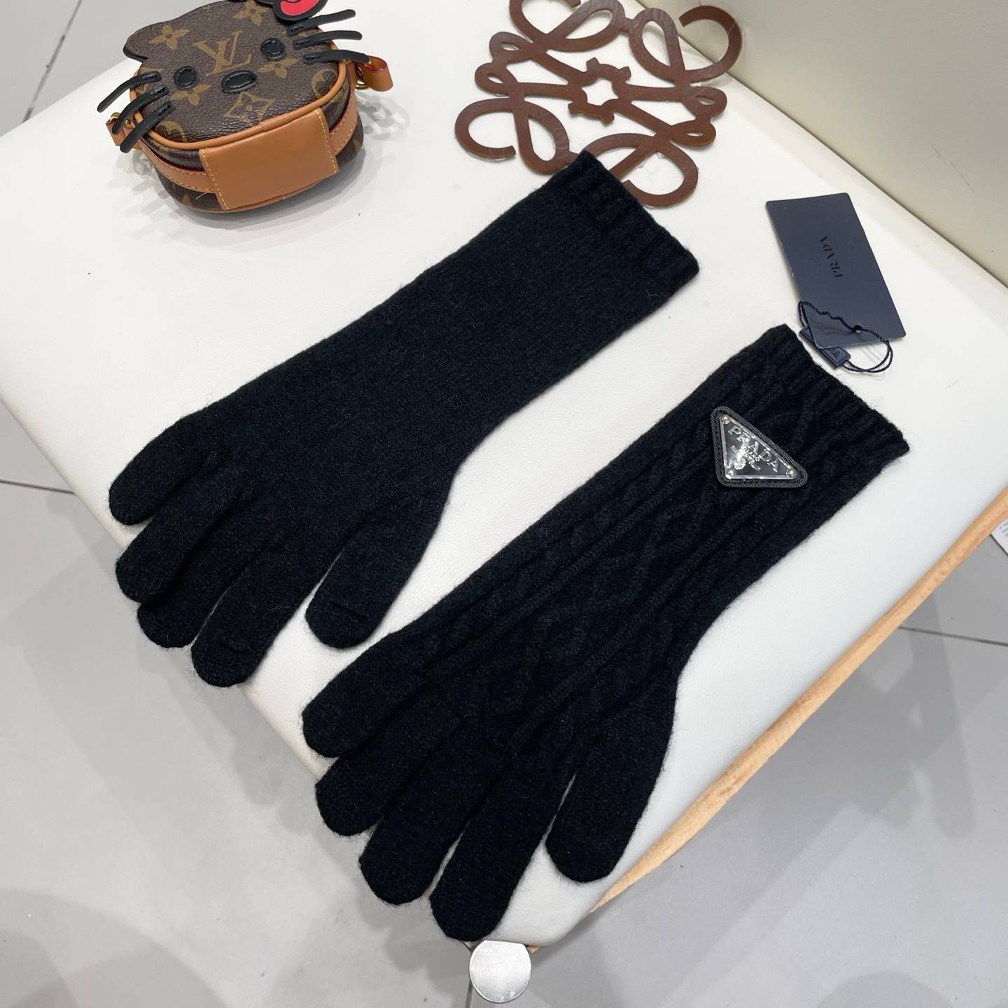 Prada プラダ 長手袋 グローブ 毛素材 ファー風 防寒 保温 おしゃれ 高級感 通勤 贈り物 ブラック - 画像 11