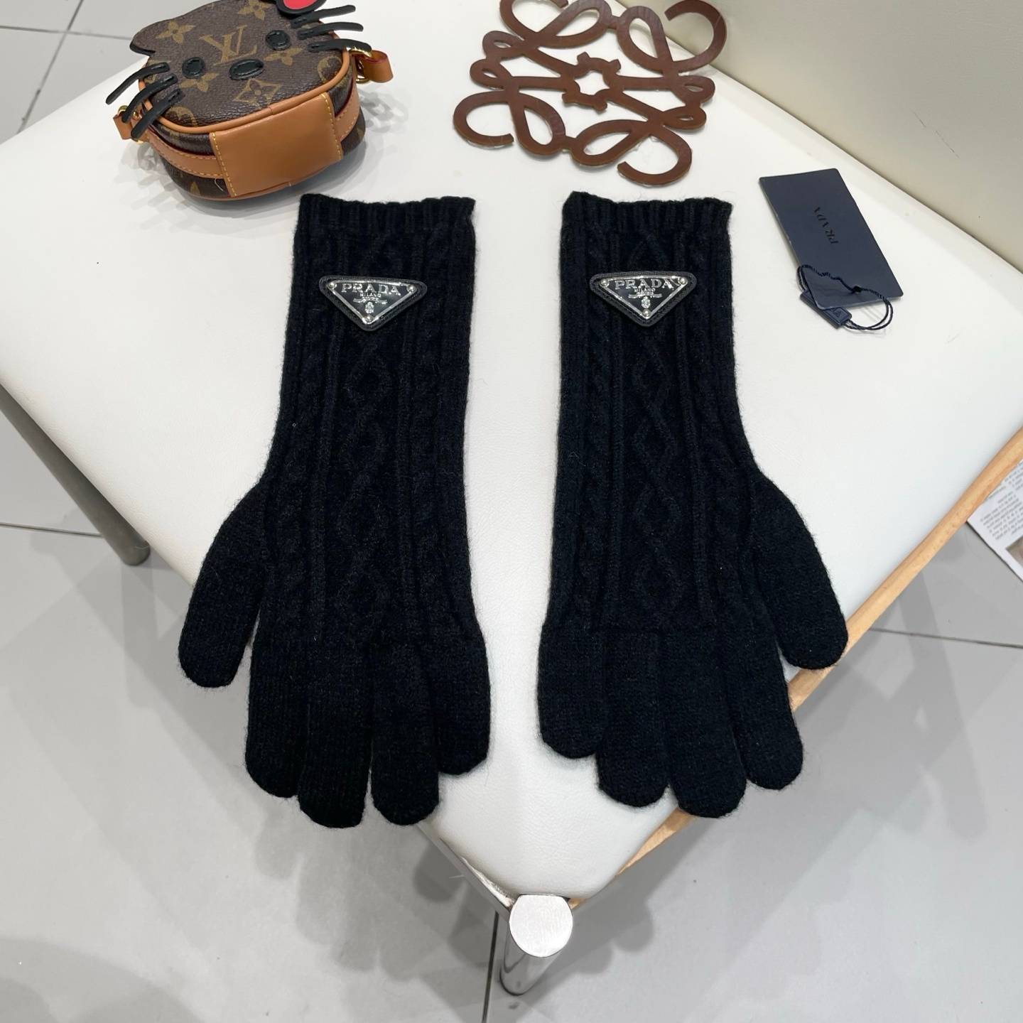 Prada プラダ 長手袋 グローブ 毛素材 ファー風 防寒 保温 おしゃれ 高級感 通勤 贈り物 ブラック - 画像 12