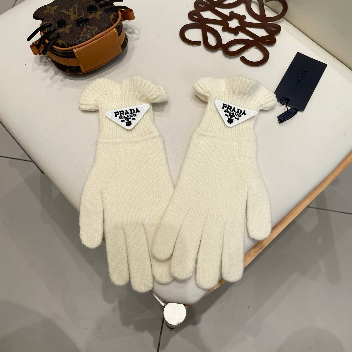 PRADA プラダ レディース 手袋 長手袋 ニット 編み込み ロゴ 防寒 おしゃれ 冬 ピンク - 画像 12