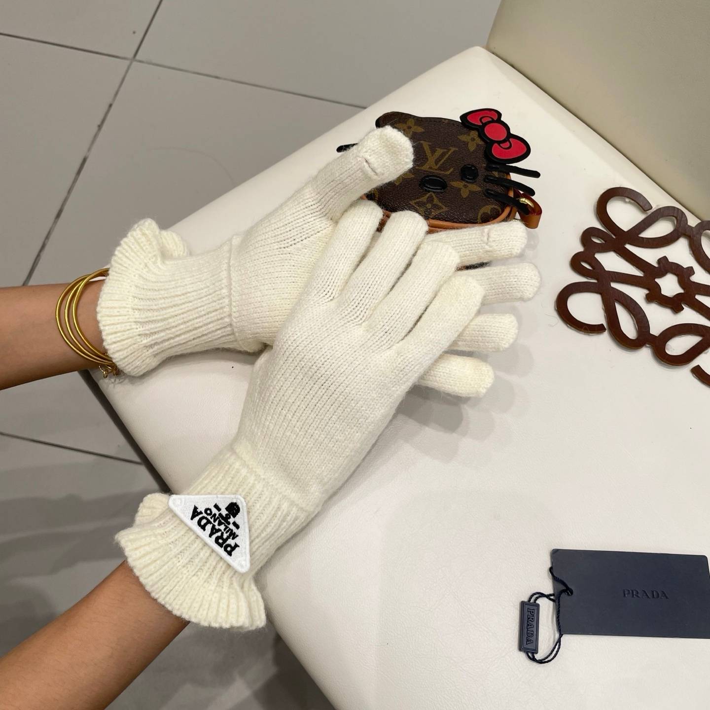 PRADA プラダ レディース 手袋 長手袋 ニット 編み込み ロゴ 防寒 おしゃれ 冬 ピンク - 画像 13