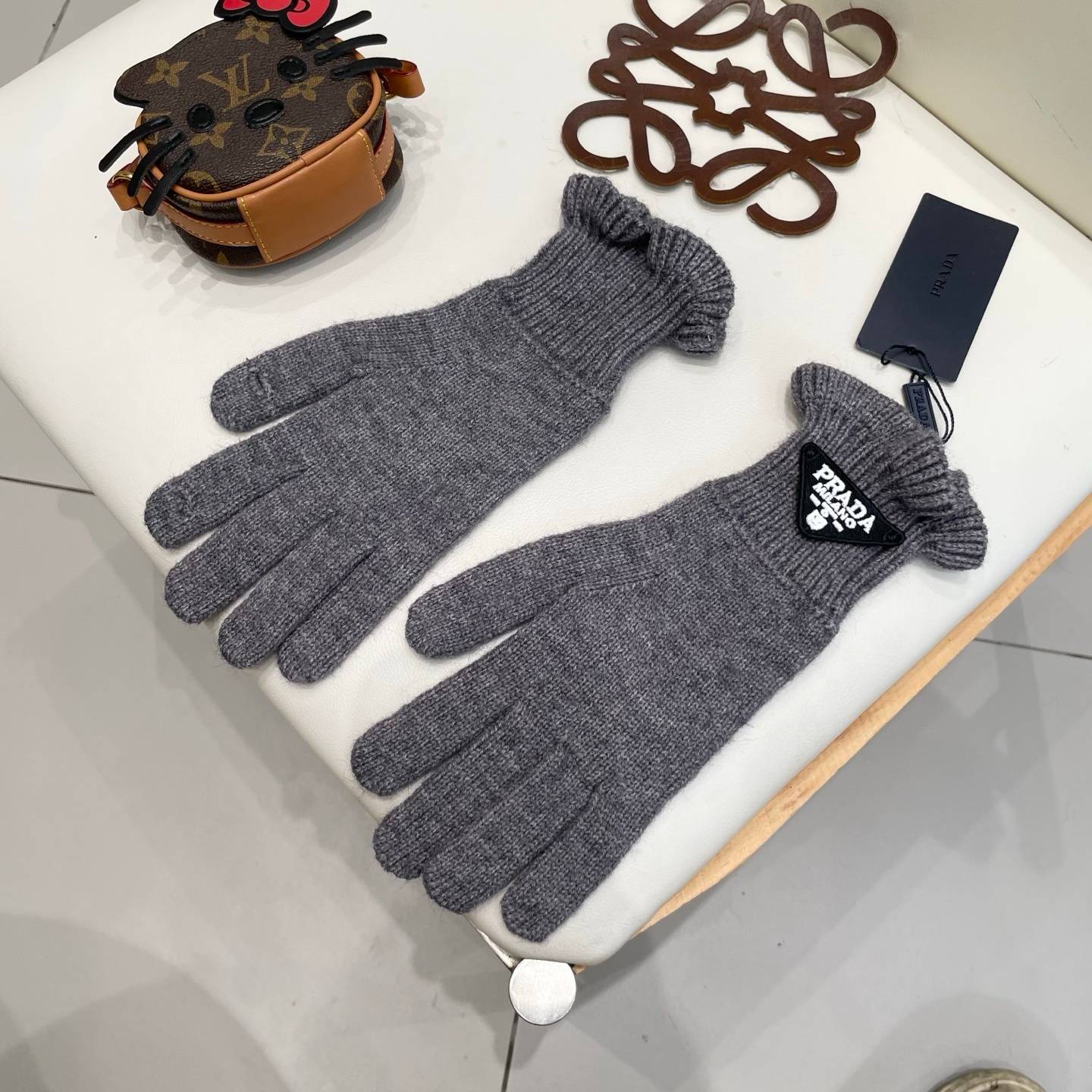 PRADA プラダ レディース 手袋 長手袋 ニット 編み込み ロゴ 防寒 おしゃれ 冬 ピンク - 画像 14