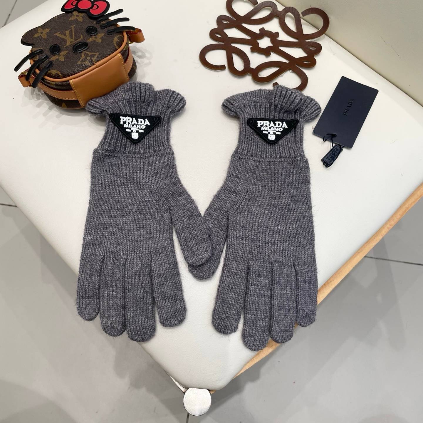 PRADA プラダ レディース 手袋 長手袋 ニット 編み込み ロゴ 防寒 おしゃれ 冬 ピンク - 画像 15