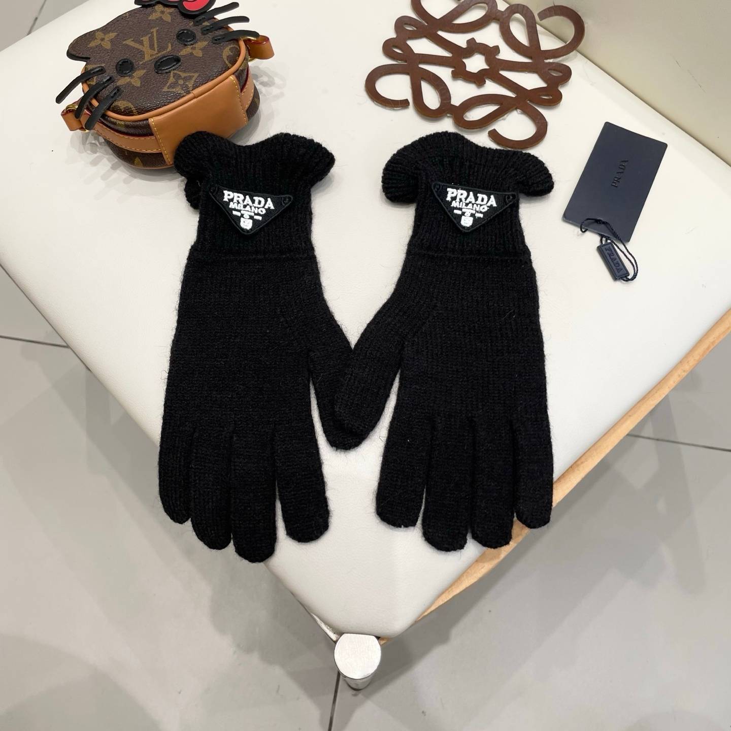 PRADA プラダ レディース 手袋 長手袋 ニット 編み込み ロゴ 防寒 おしゃれ 冬 ピンク - 画像 18