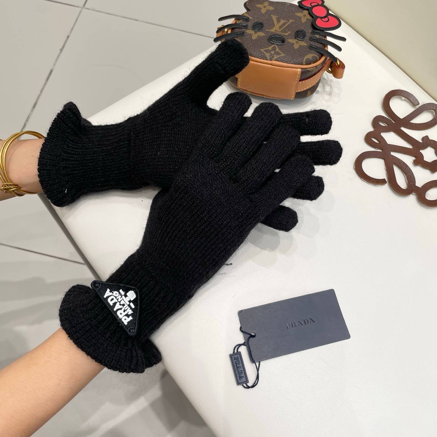 PRADA プラダ レディース手袋 本革手袋 毛糸手袋 防寒 スマホ対応 秋冬 人気 プレゼント 全4色