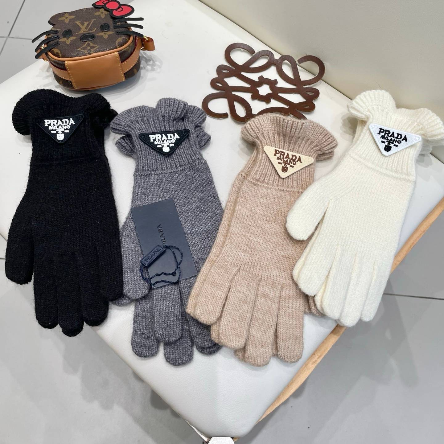 PRADA プラダ レディース手袋 本革手袋 毛糸手袋 防寒 スマホ対応 秋冬 人気 プレゼント 全4色 - 画像 2