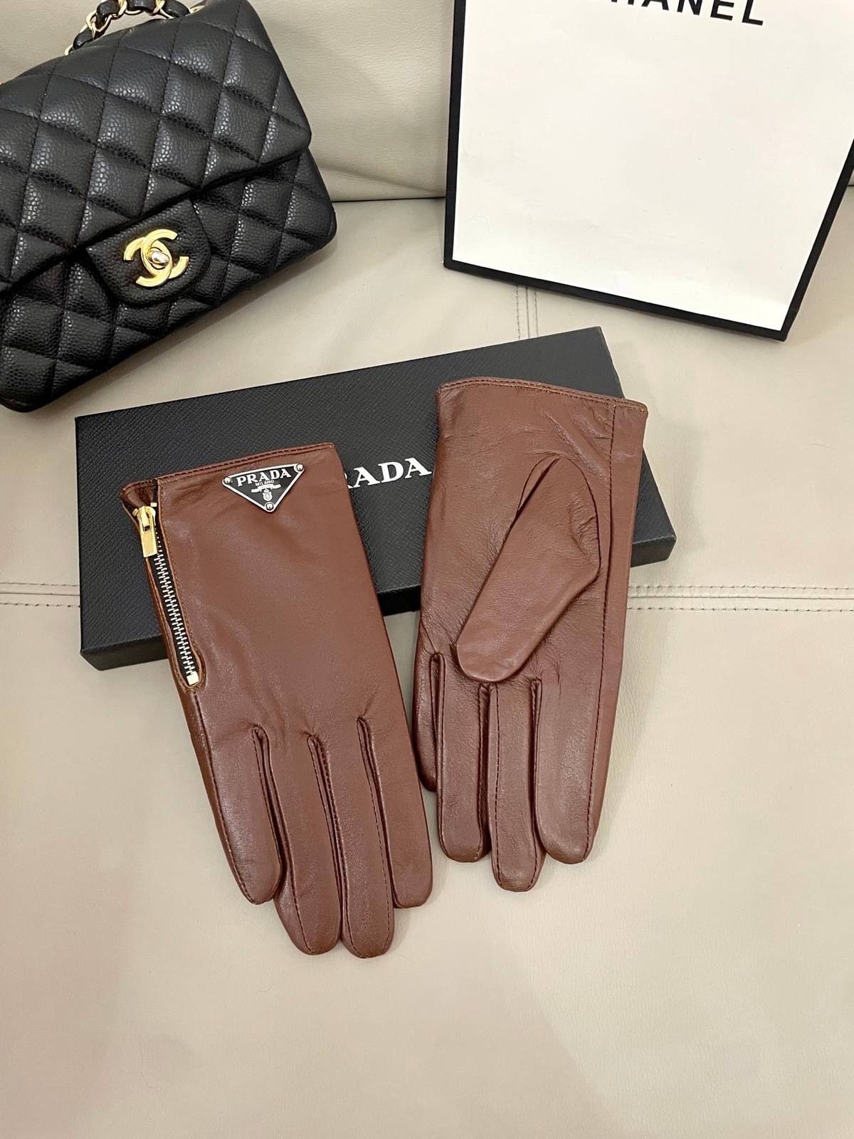 Prada プラダ レザー手袋 本革 通勤 防寒 高級 女性 ブラウン