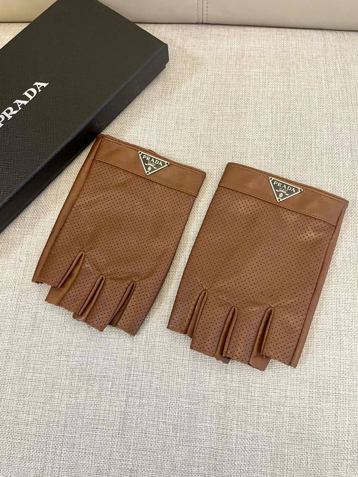 Prada プラダ レザー手袋 本革 通勤 防寒 高級 女性 ブラウン - 画像 14