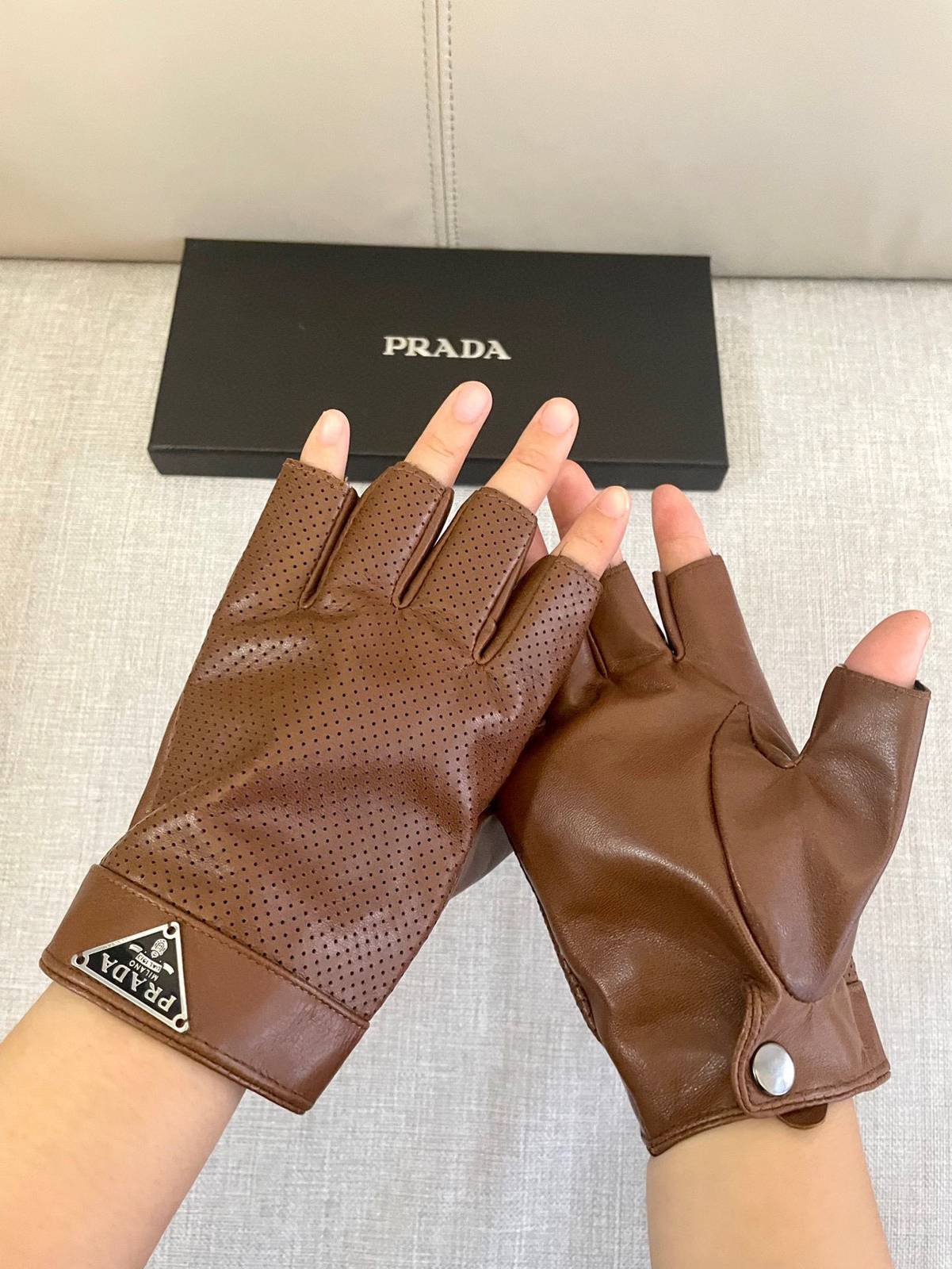 Prada プラダ レザー手袋 本革 通勤 防寒 高級 女性 ブラウン - 画像 15