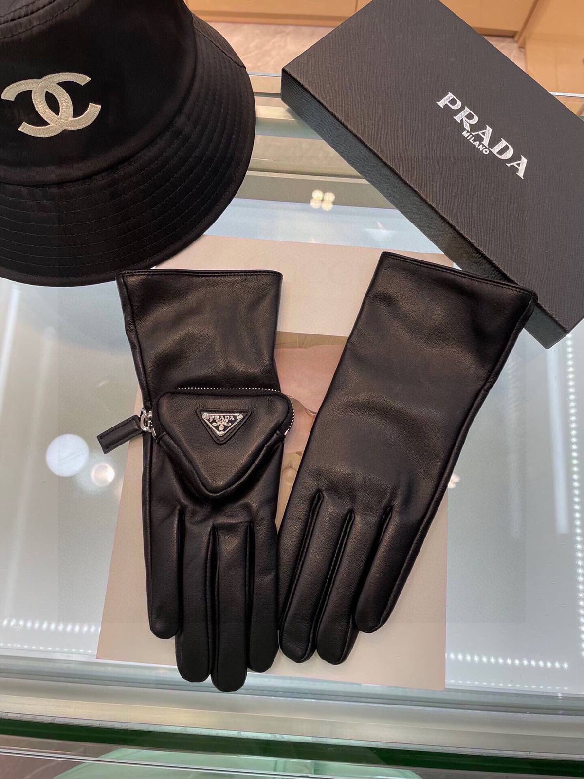 PRADA プラダ レディース レザー手袋 本革 防寒 通勤 上品 シンプル 贈り物 スマホ対応 ブラック 冬 冬物 高級感 - 画像 3