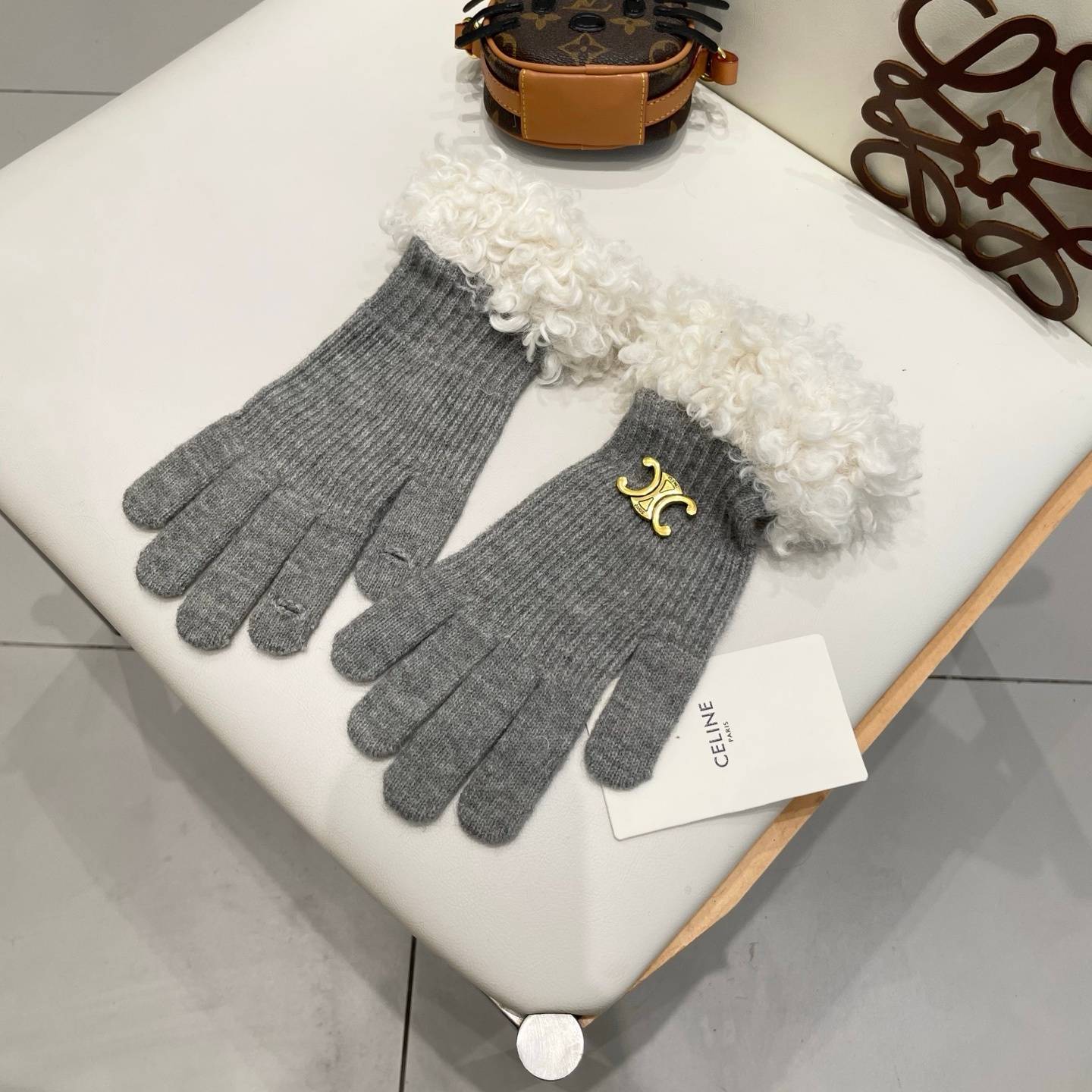 Celine セリーヌ 革手袋 レディース 防寒 通勤 ギフト フェイクファー付き レッド - 画像 4