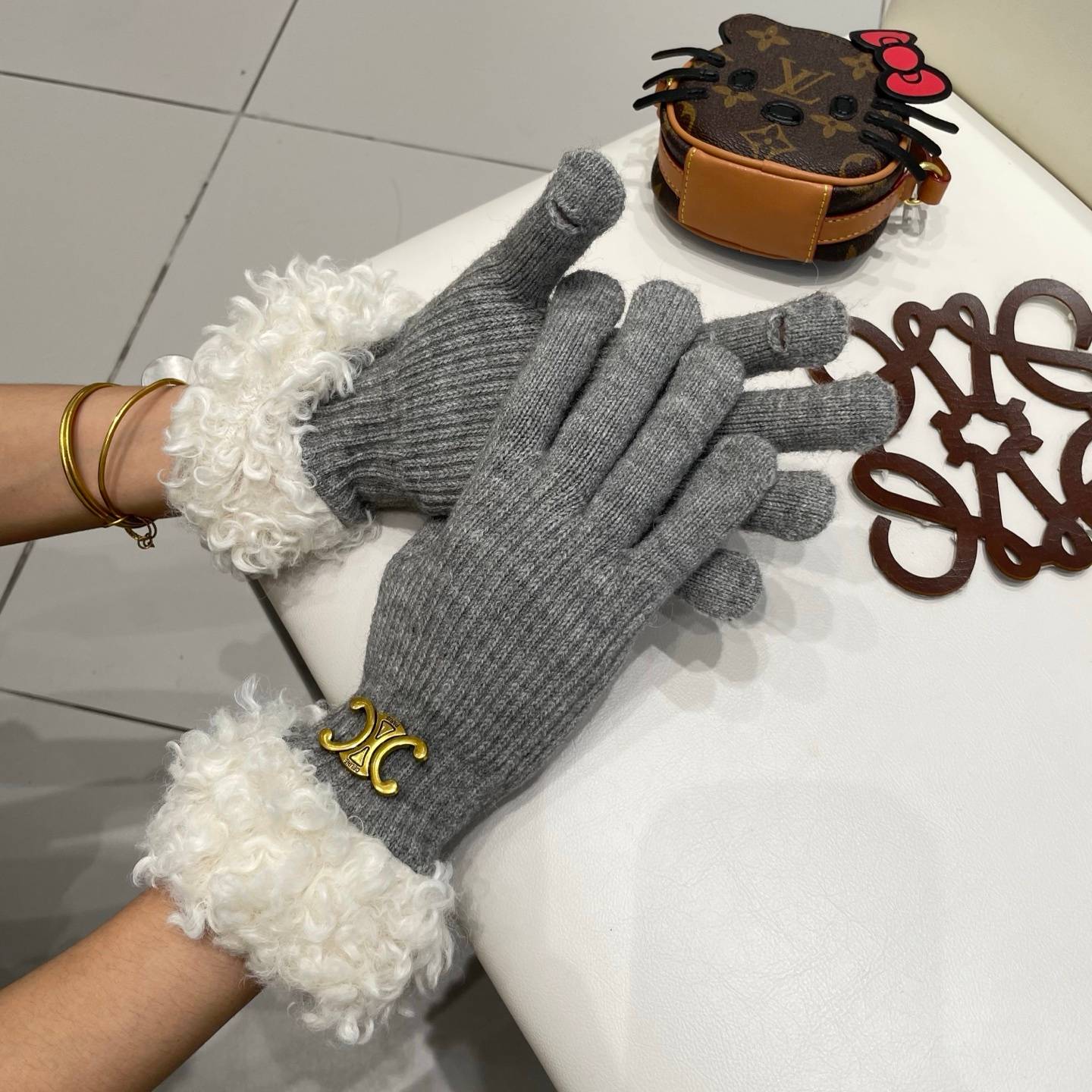 Celine セリーヌ 革手袋 レディース 防寒 通勤 ギフト フェイクファー付き レッド - 画像 6