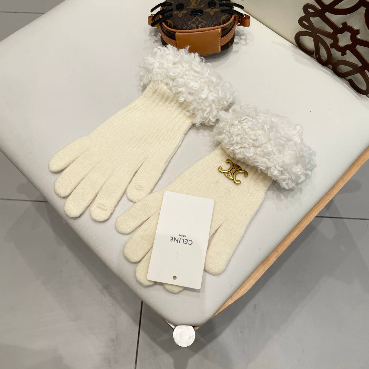 Celine セリーヌ 革手袋 レディース 防寒 通勤 ギフト フェイクファー付き レッド - 画像 7