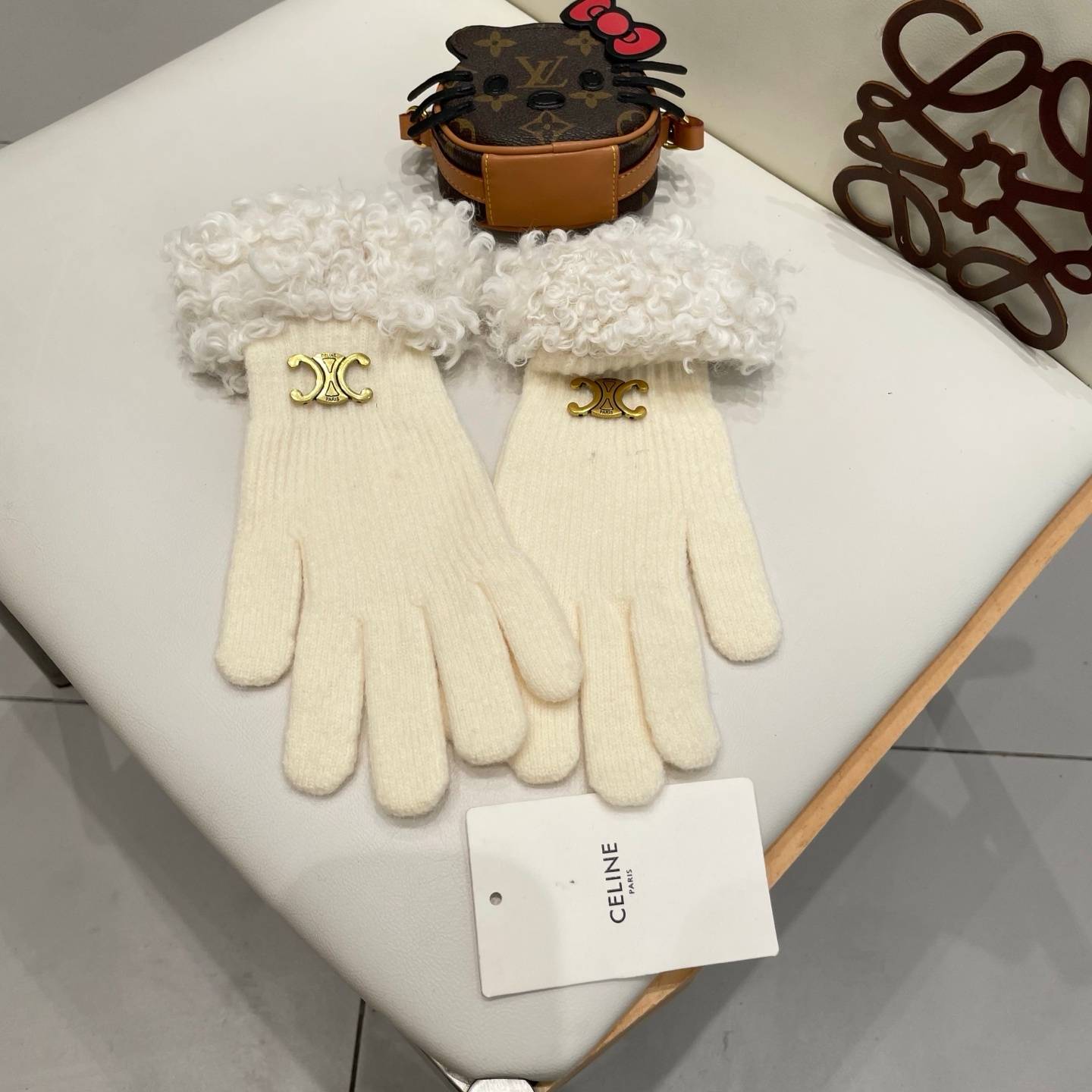 Celine セリーヌ 革手袋 レディース 防寒 通勤 ギフト フェイクファー付き レッド - 画像 8
