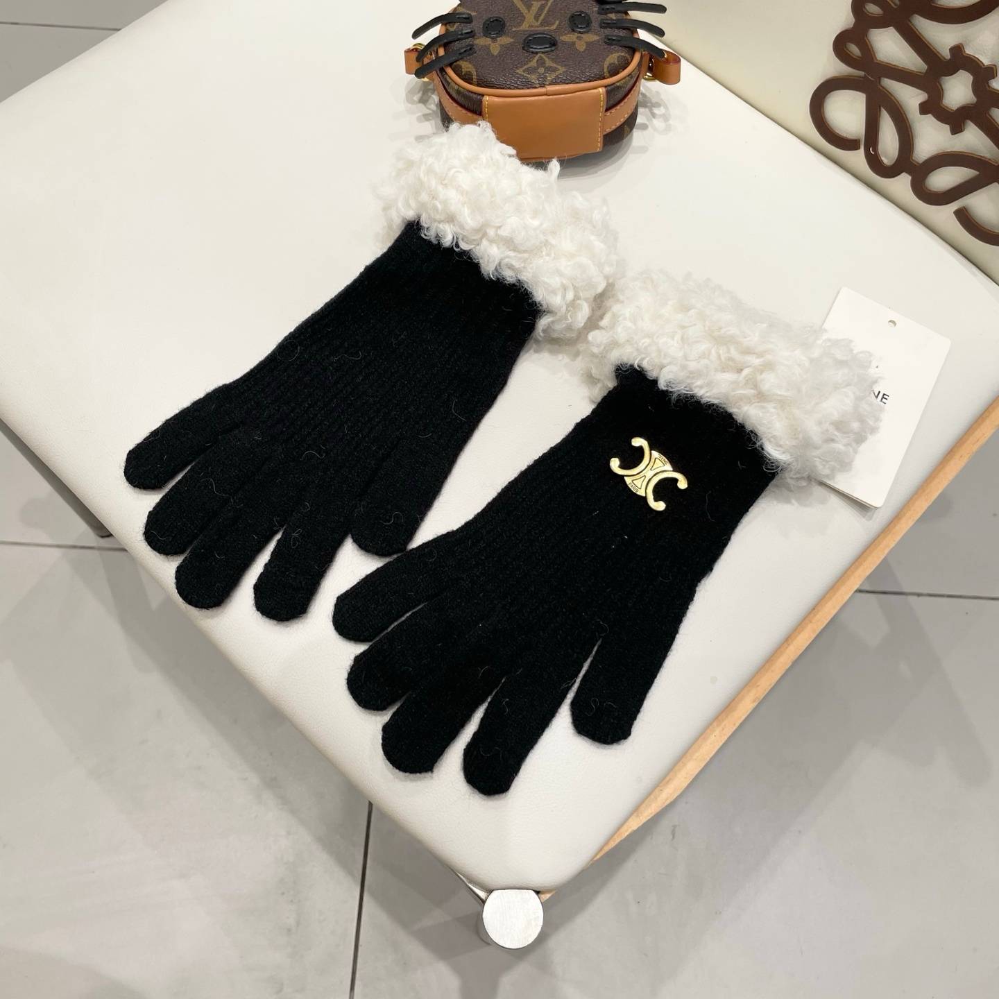 Celine セリーヌ 革手袋 レディース 防寒 通勤 ギフト フェイクファー付き レッド - 画像 10