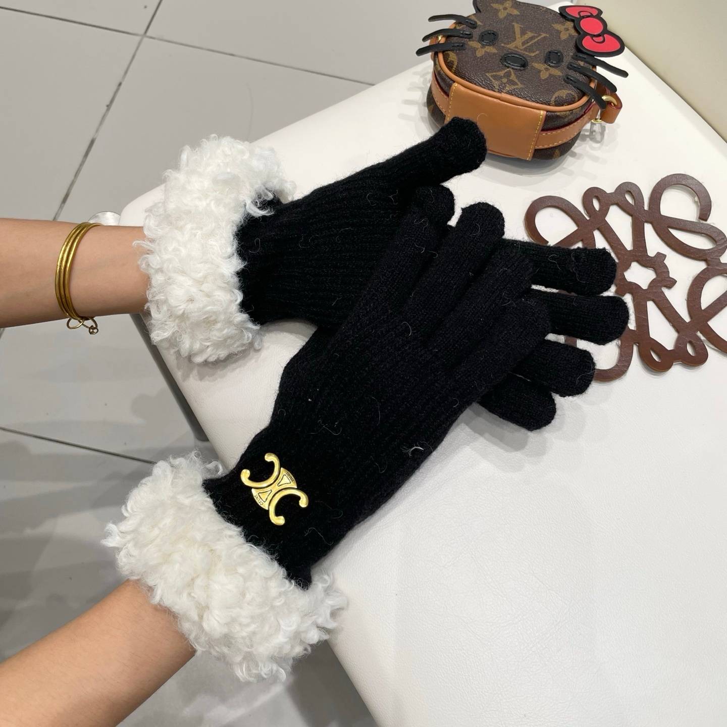 Celine セリーヌ 革手袋 レディース 防寒 通勤 ギフト フェイクファー付き レッド - 画像 12