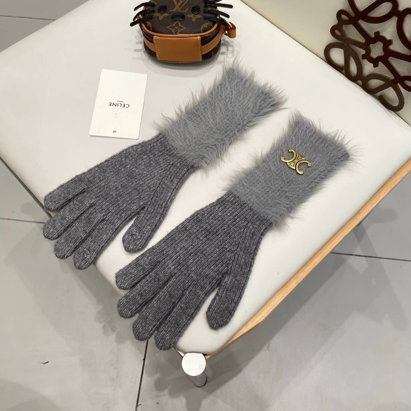 Celine セリーヌ 革手袋 レディース 防寒 通勤 ギフト フェイクファー付き レッド - 画像 15